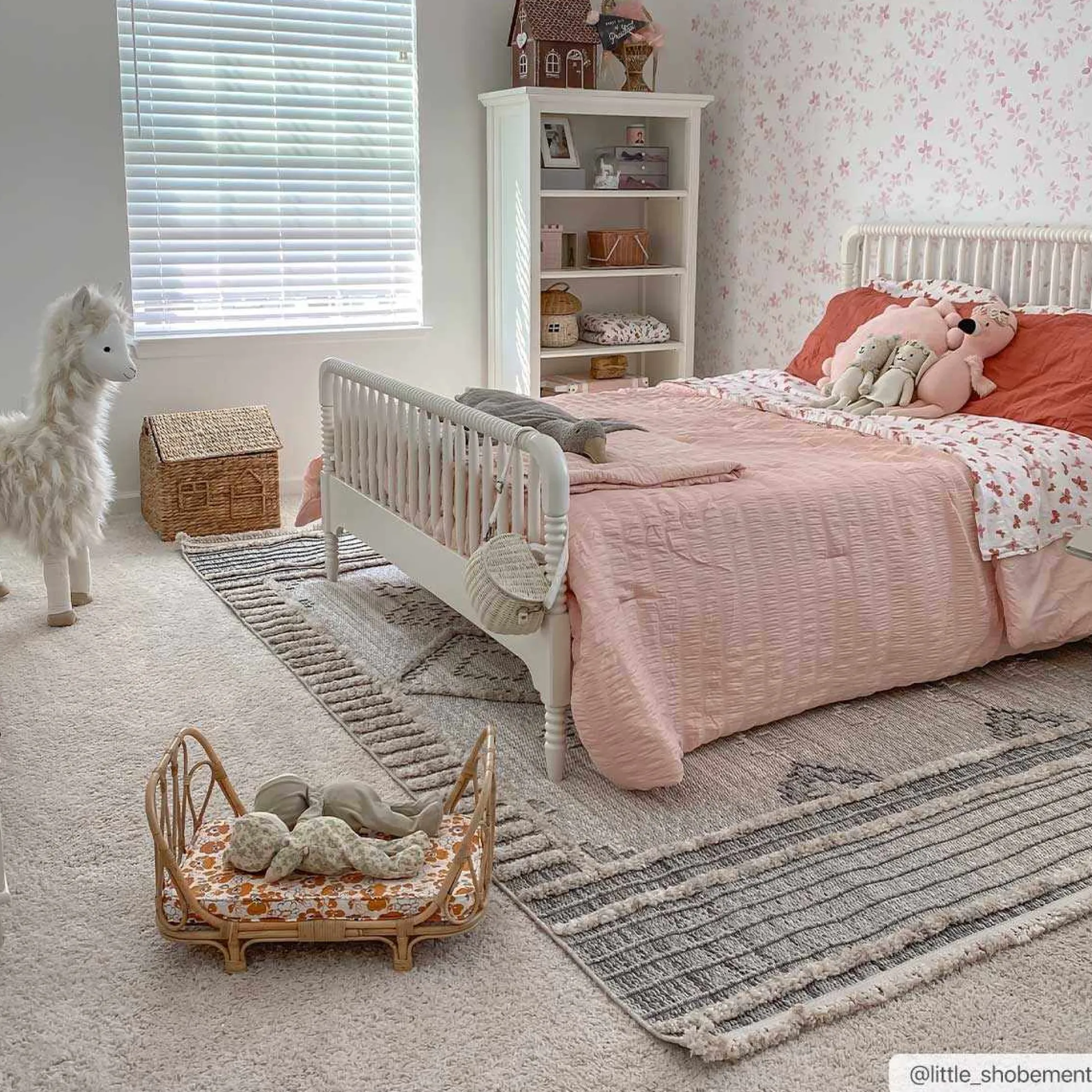 Boutique Rugs - Amaga Area Rug