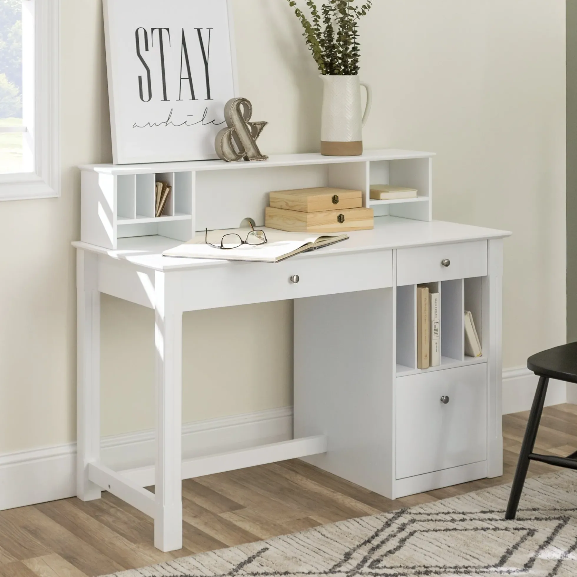 Clara Desk with Hutch
