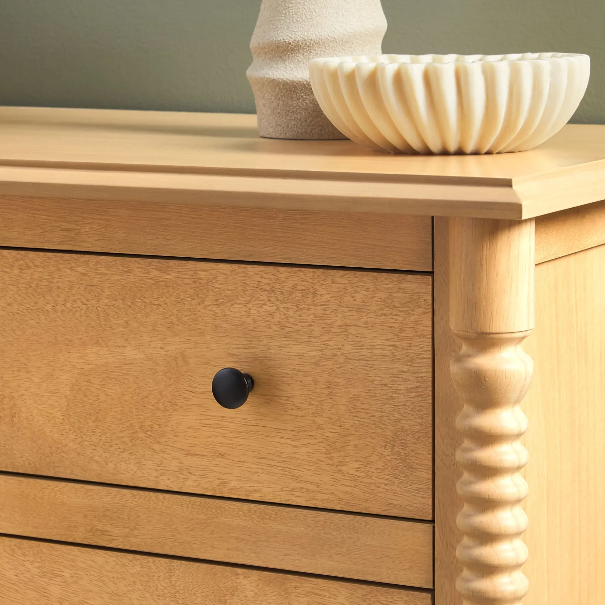 Traditional Vivienne 6-Drawer Easy Assembly Solid Wood Dresser