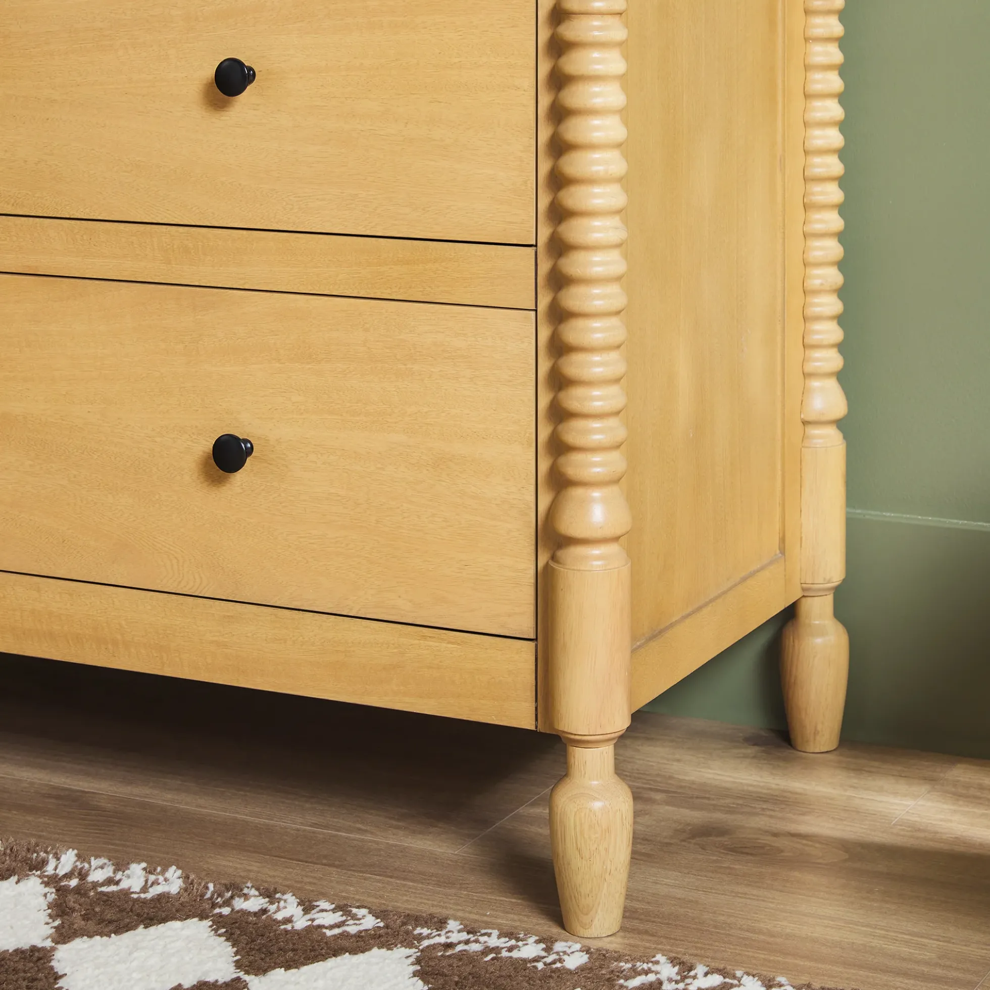 Traditional Vivienne 5-Drawer Easy Assembly Solid Wood Dresser